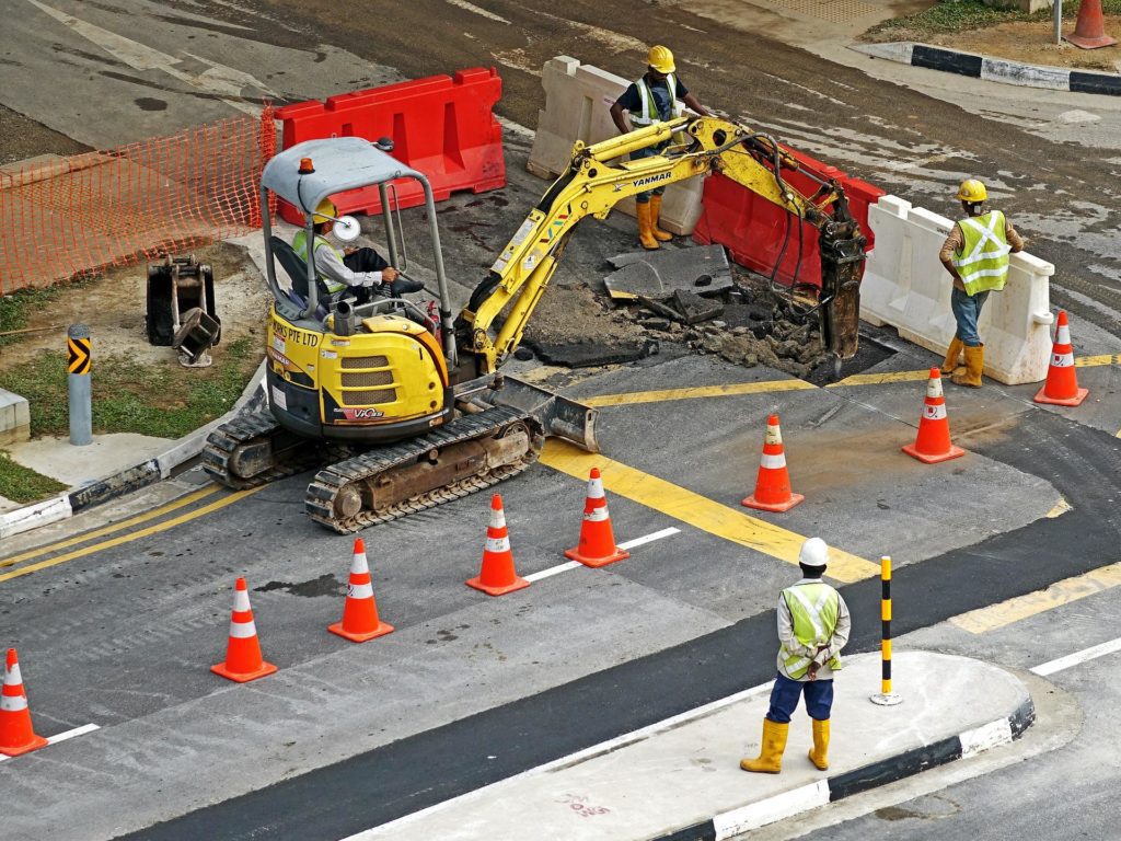 Underground utility locator safety practices