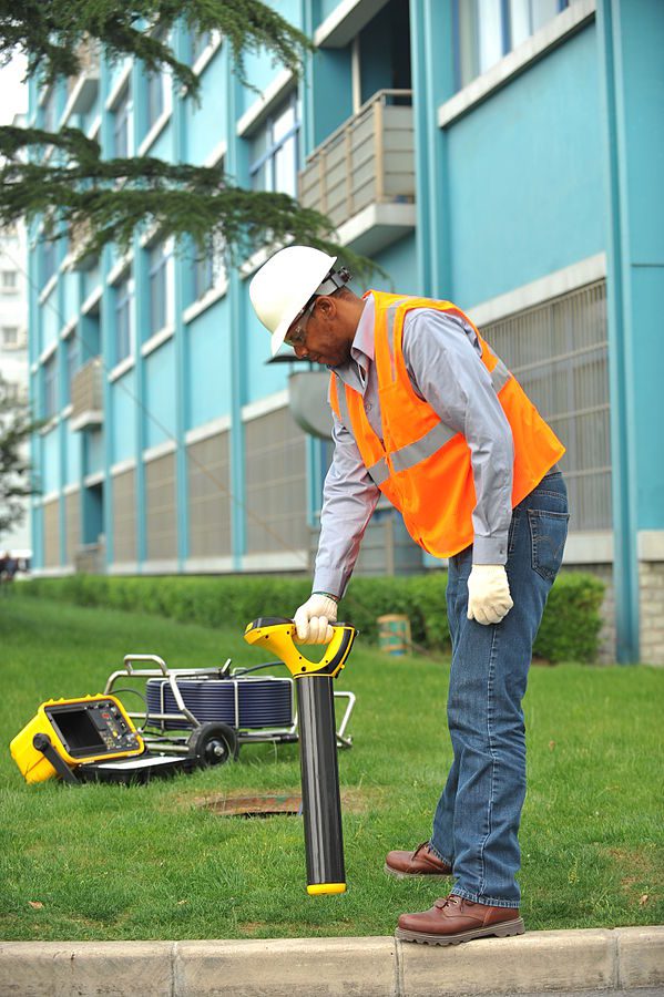 Underground utility locator tool