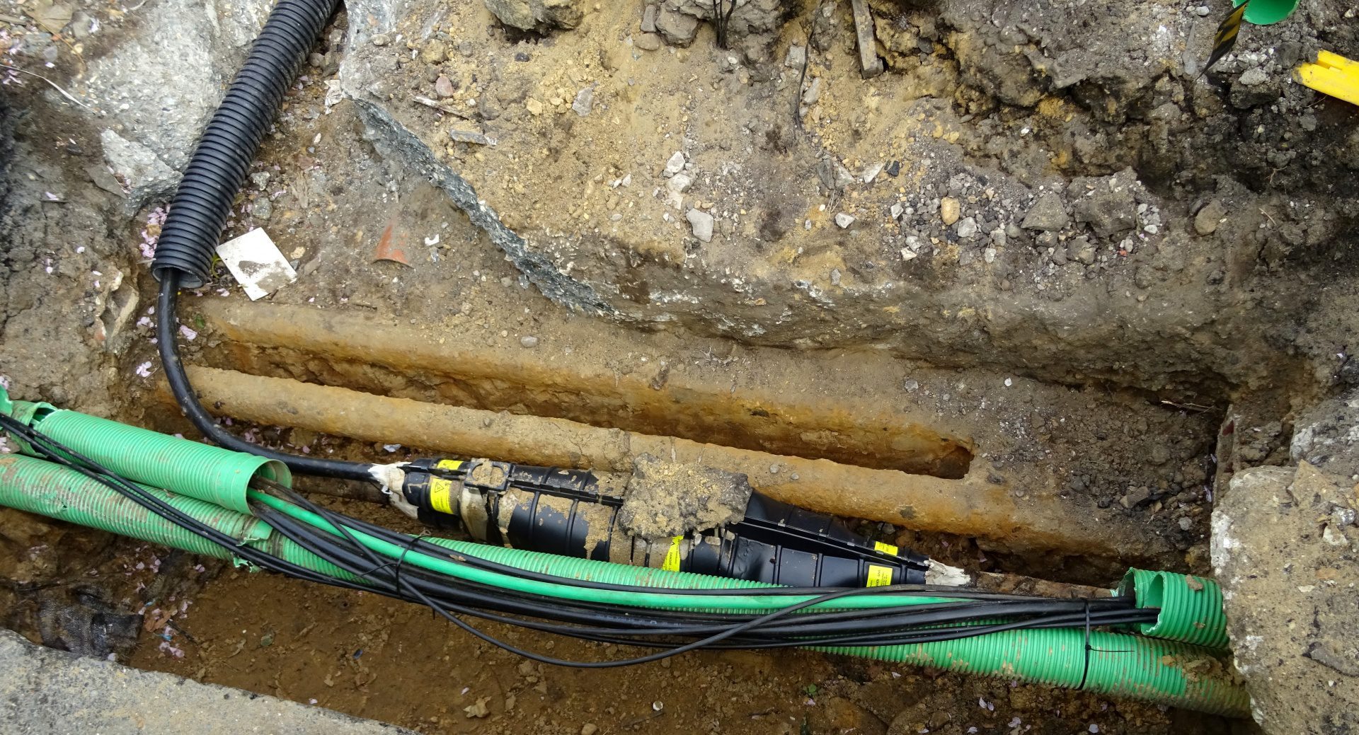 why-underground-cable-locating-is-important-quinn-equipment